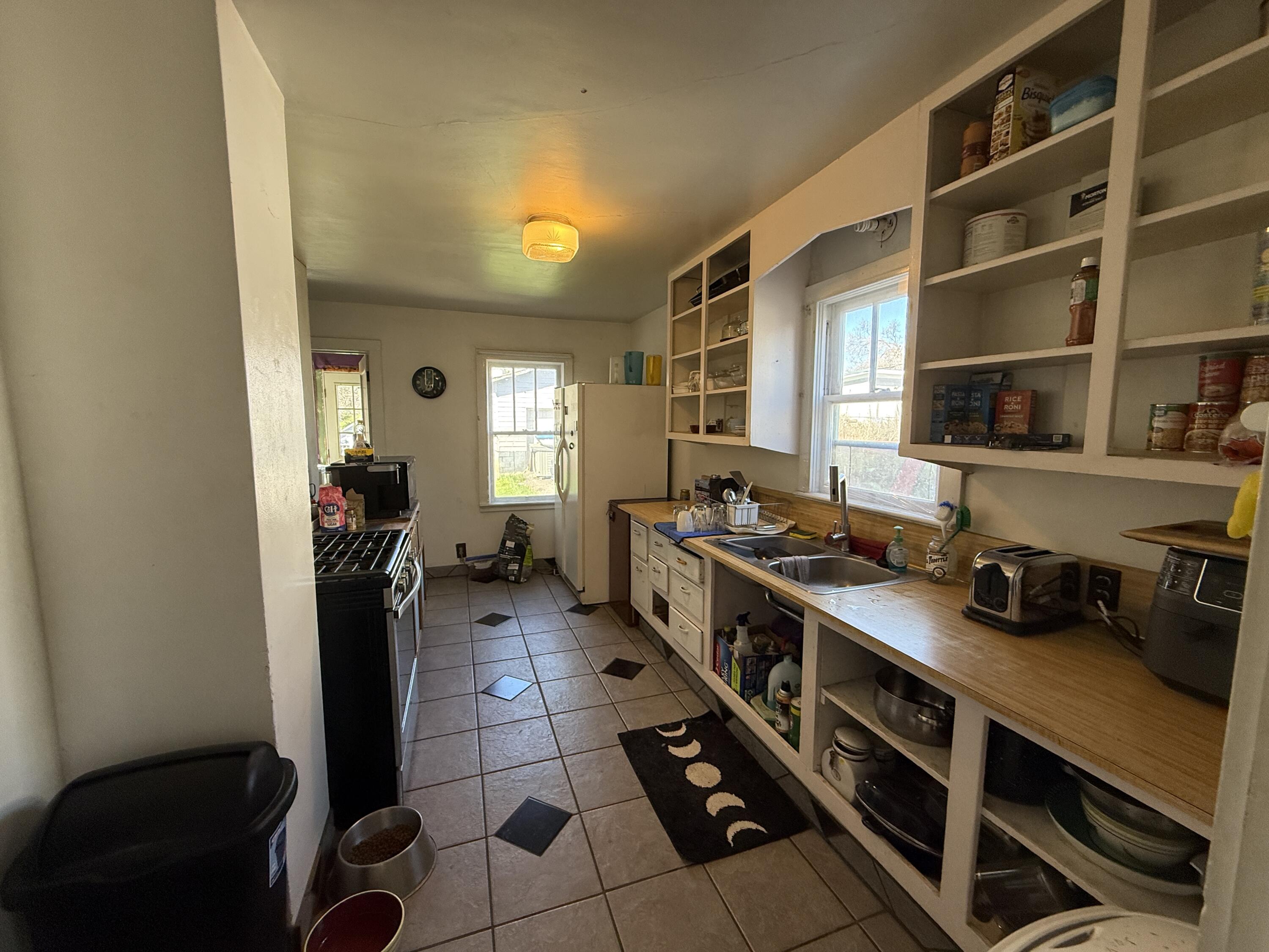 1740 Riverside Drive Klamath Falls, OR 97601 - Photo 10 of 30 10