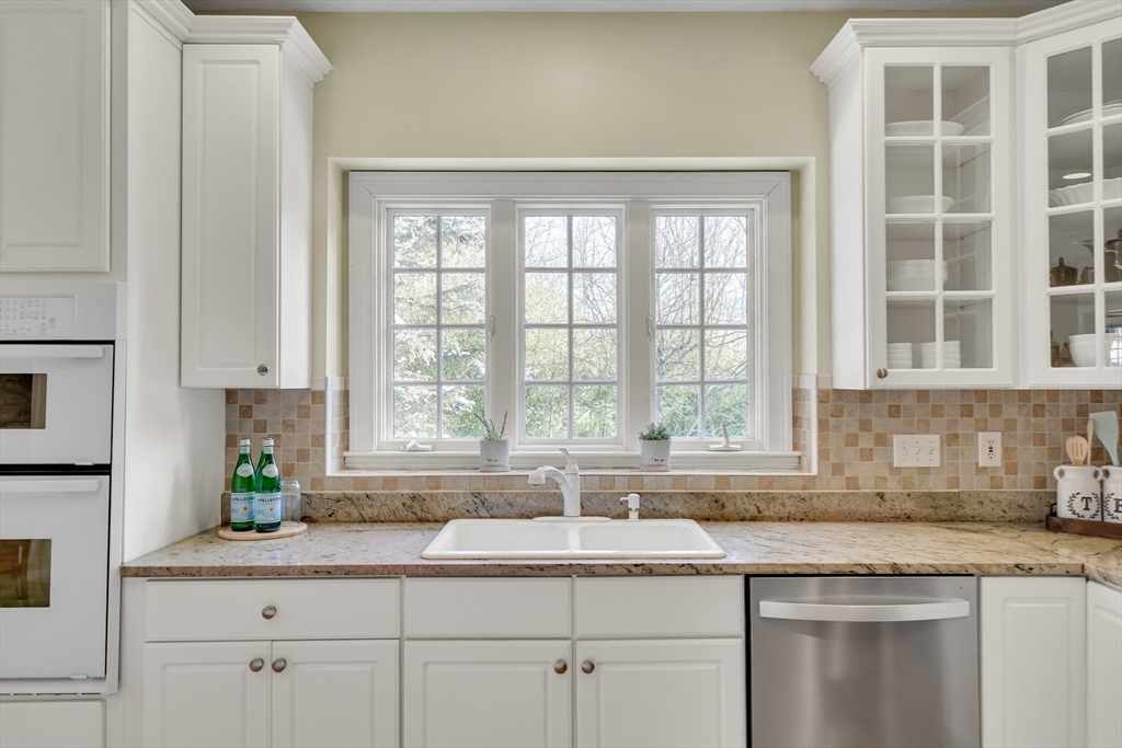 11 Walnut Street Acton, MA 01720 - Photo 12 of 40