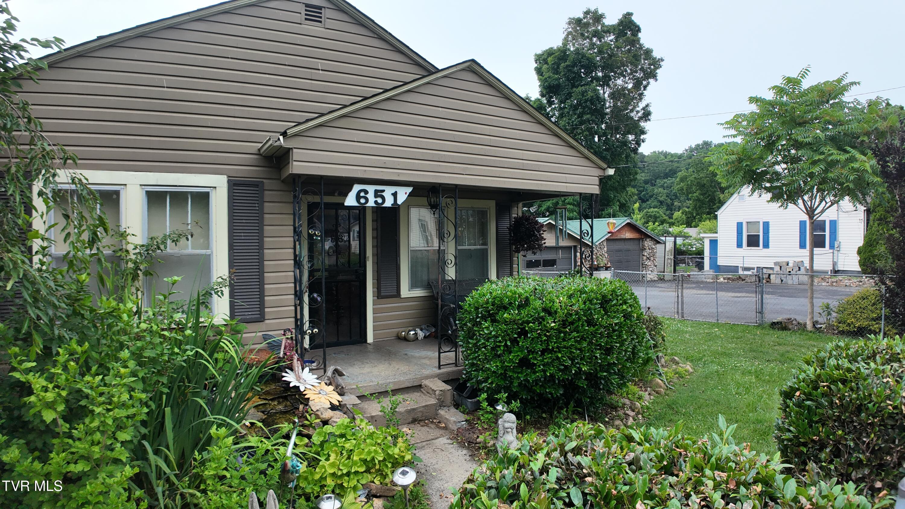 651 Broyles Avenue Erwin, TN 37650 - Photo 8 of 74 image00059