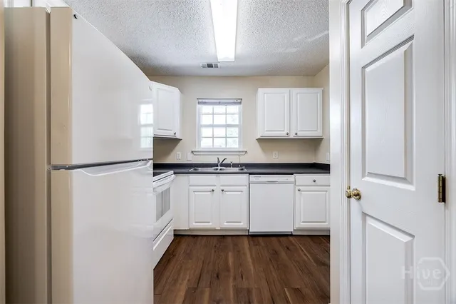 $196,000 | 310 Tibet Avenue, Unit 52, Savannah, GA 31406