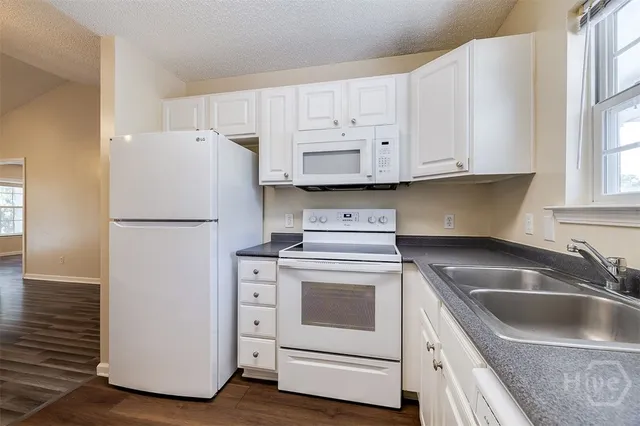 $196,000 | 310 Tibet Avenue, Unit 52, Savannah, GA 31406