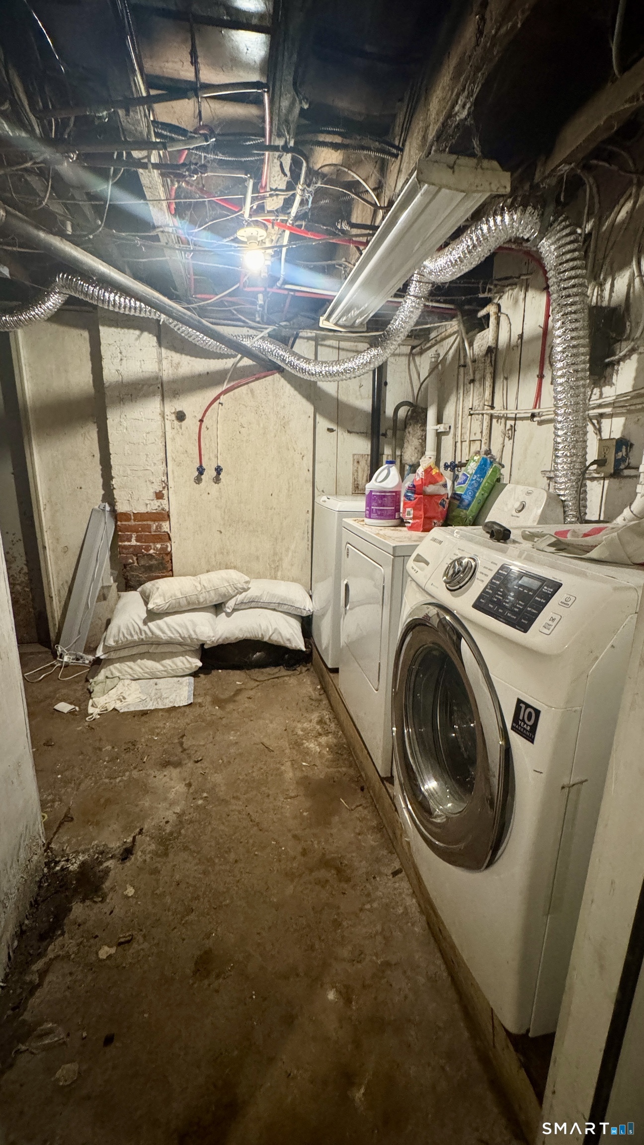 61 Randolph Avenue Meriden, CT 06451 - Photo 30 of 40 a utility room with dryer and washer