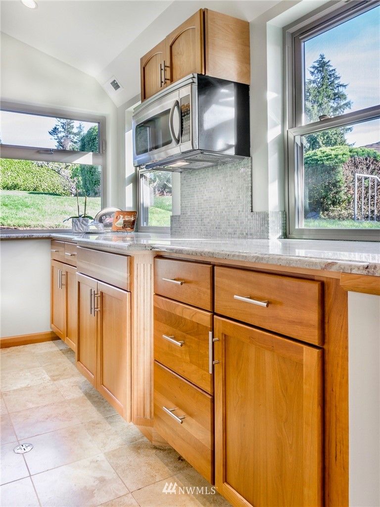 18344 Ridgefield Road Northwest Shoreline, WA 98177 - Photo 21 of 25 Gallery Image 21