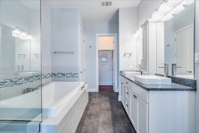 $4,550 | 13518 Galleria Circle, Austin, TX 78738