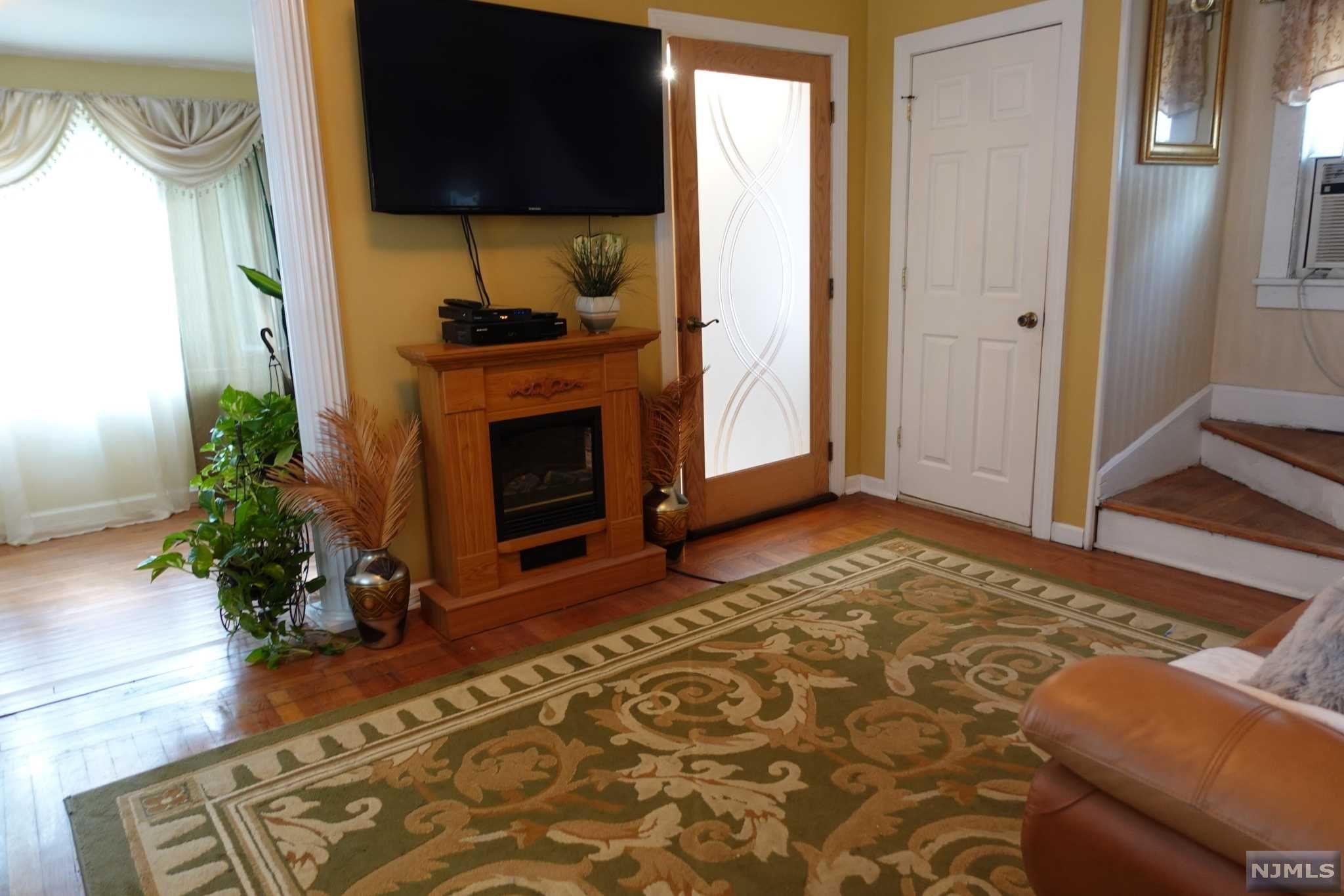 1153 Queen Anne Road Teaneck, NJ 07666 - Photo 3 of 15