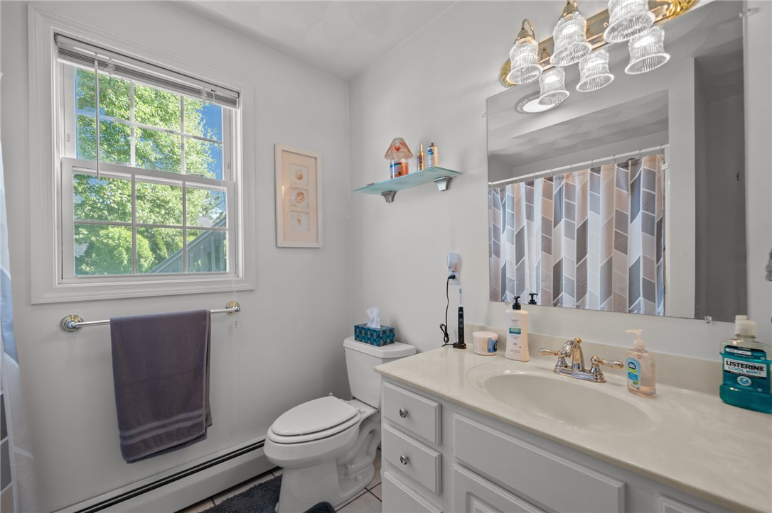40 Conanicus Road Narragansett, RI 02882 - Photo 44 of 49 Downstairs - Jetted tub