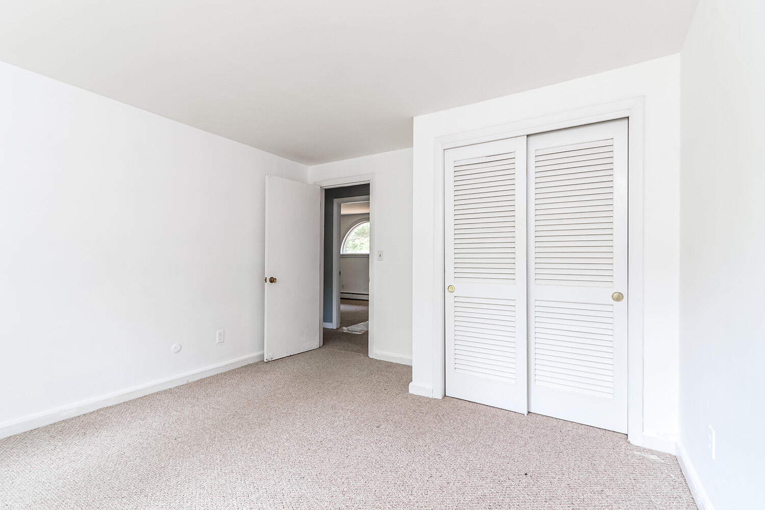 882 Bumps River Road Centerville, MA 02632 - Photo 12 of 23 an empty room with a window