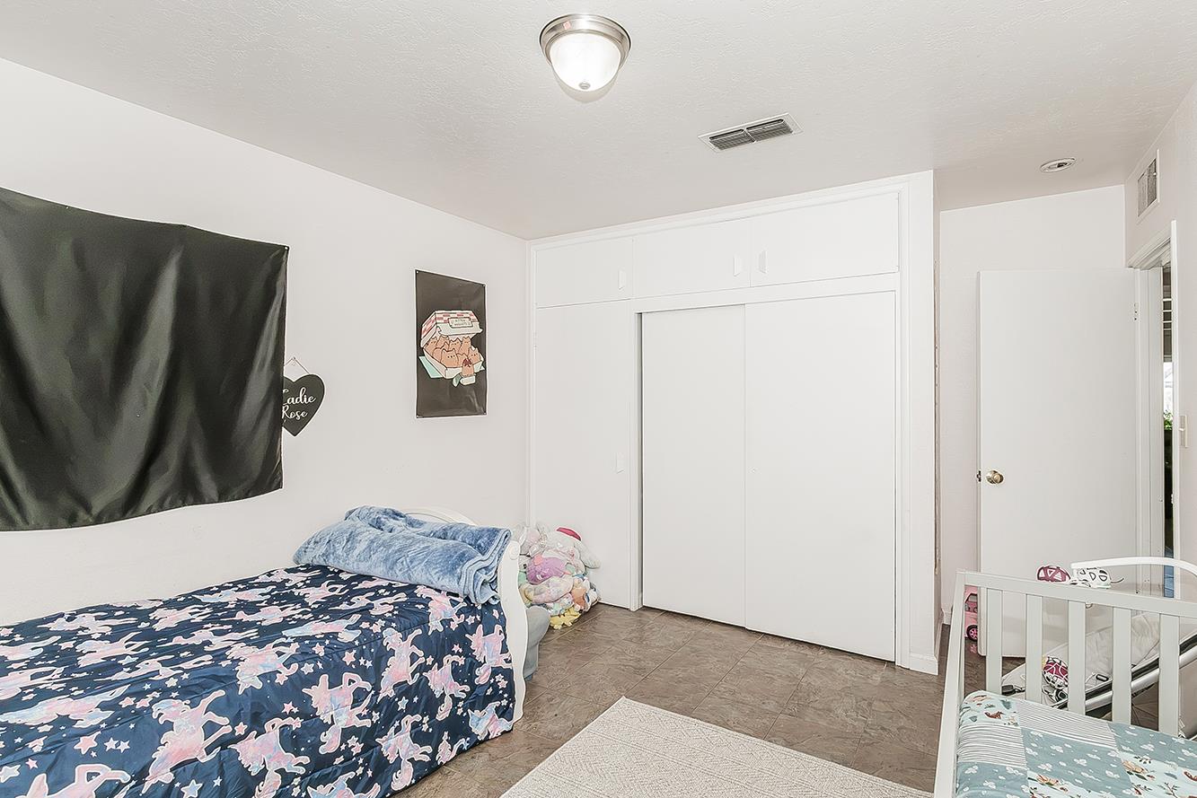 17209 East Floral Avenue Reedley, CA 93654 - Photo 19 of 48