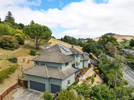 $1,395,000 | 1000 East Sunnyslope Road, Petaluma, CA 94952
