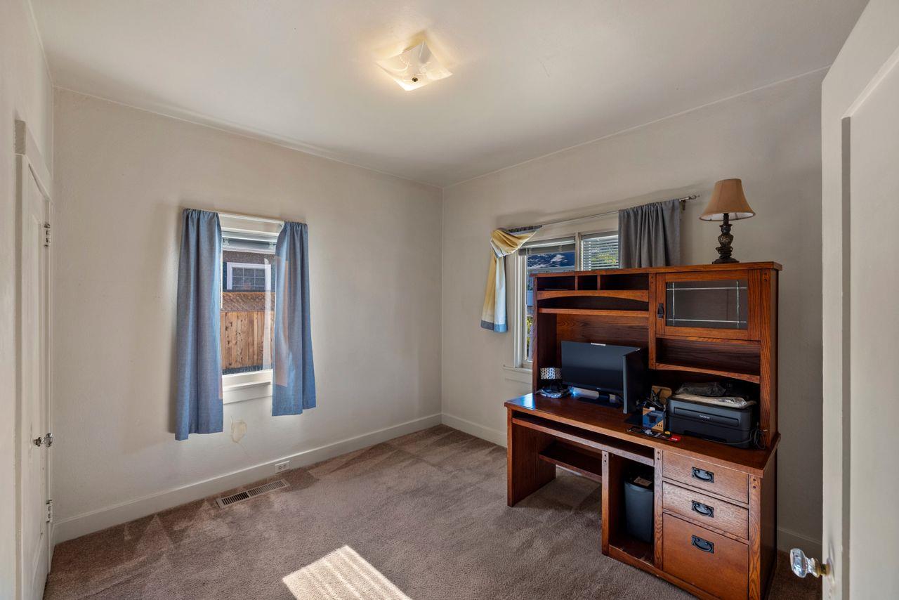 851 Laurel Avenue Pacific Grove, CA 93950 - Photo 15 of 38