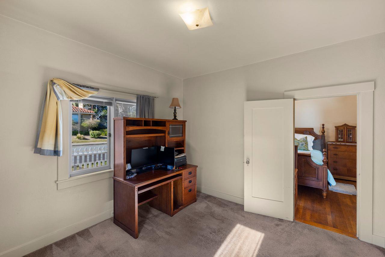 851 Laurel Avenue Pacific Grove, CA 93950 - Photo 17 of 38