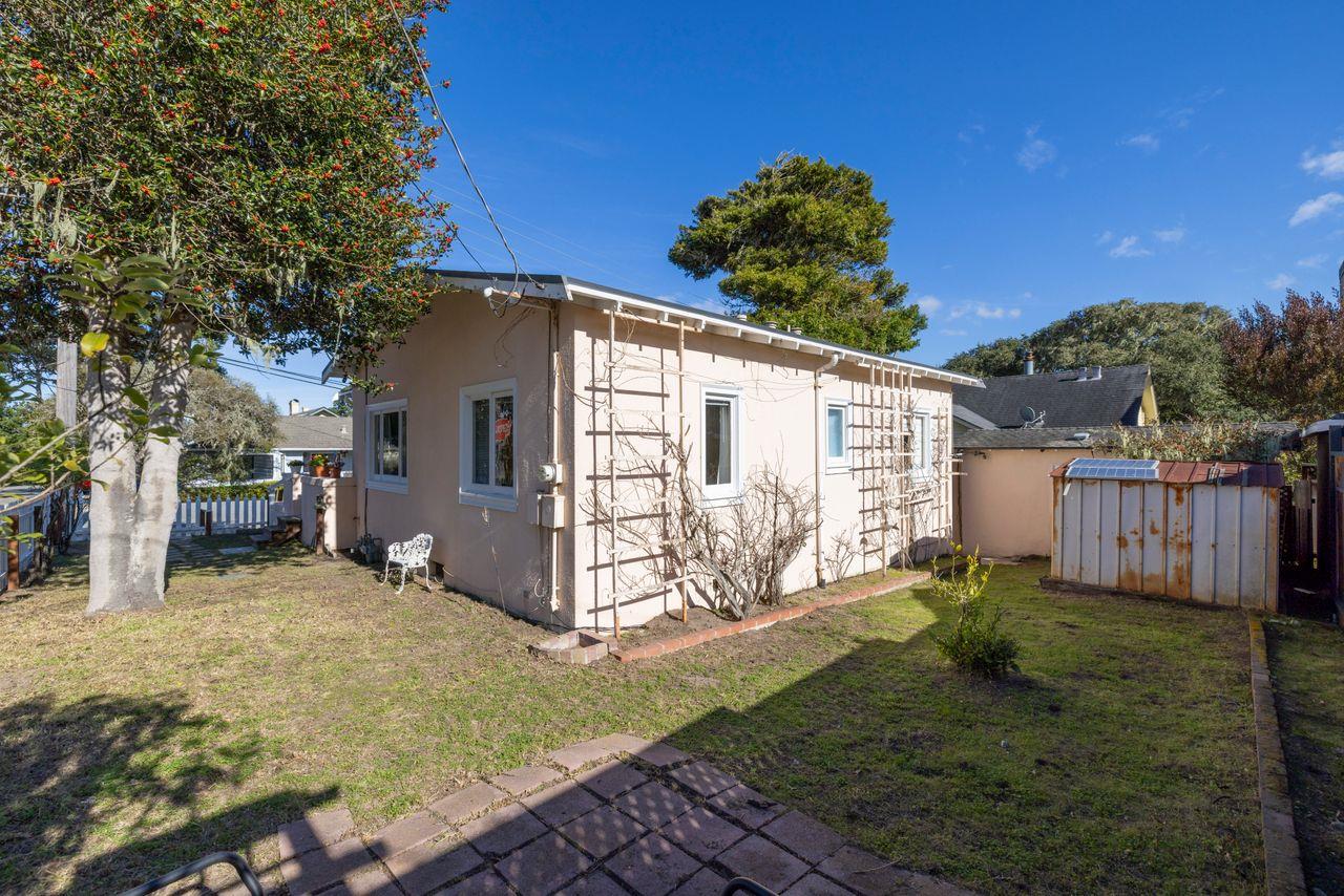 851 Laurel Avenue Pacific Grove, CA 93950 - Photo 26 of 38