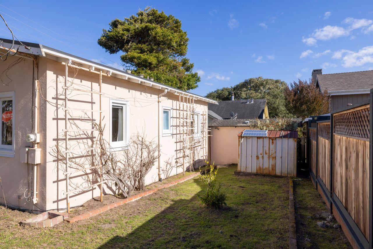 851 Laurel Avenue Pacific Grove, CA 93950 - Photo 27 of 38