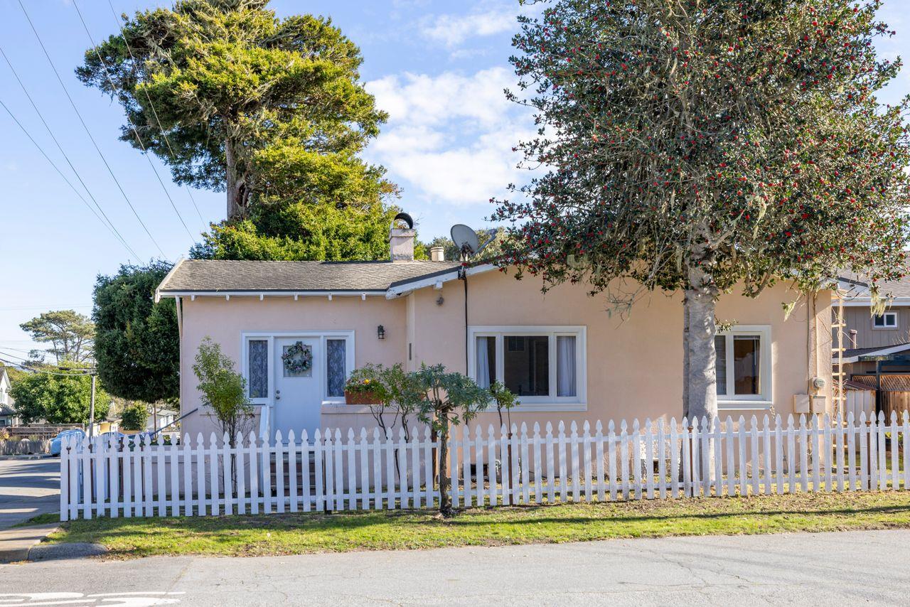 851 Laurel Avenue Pacific Grove, CA 93950 - Photo 4 of 38