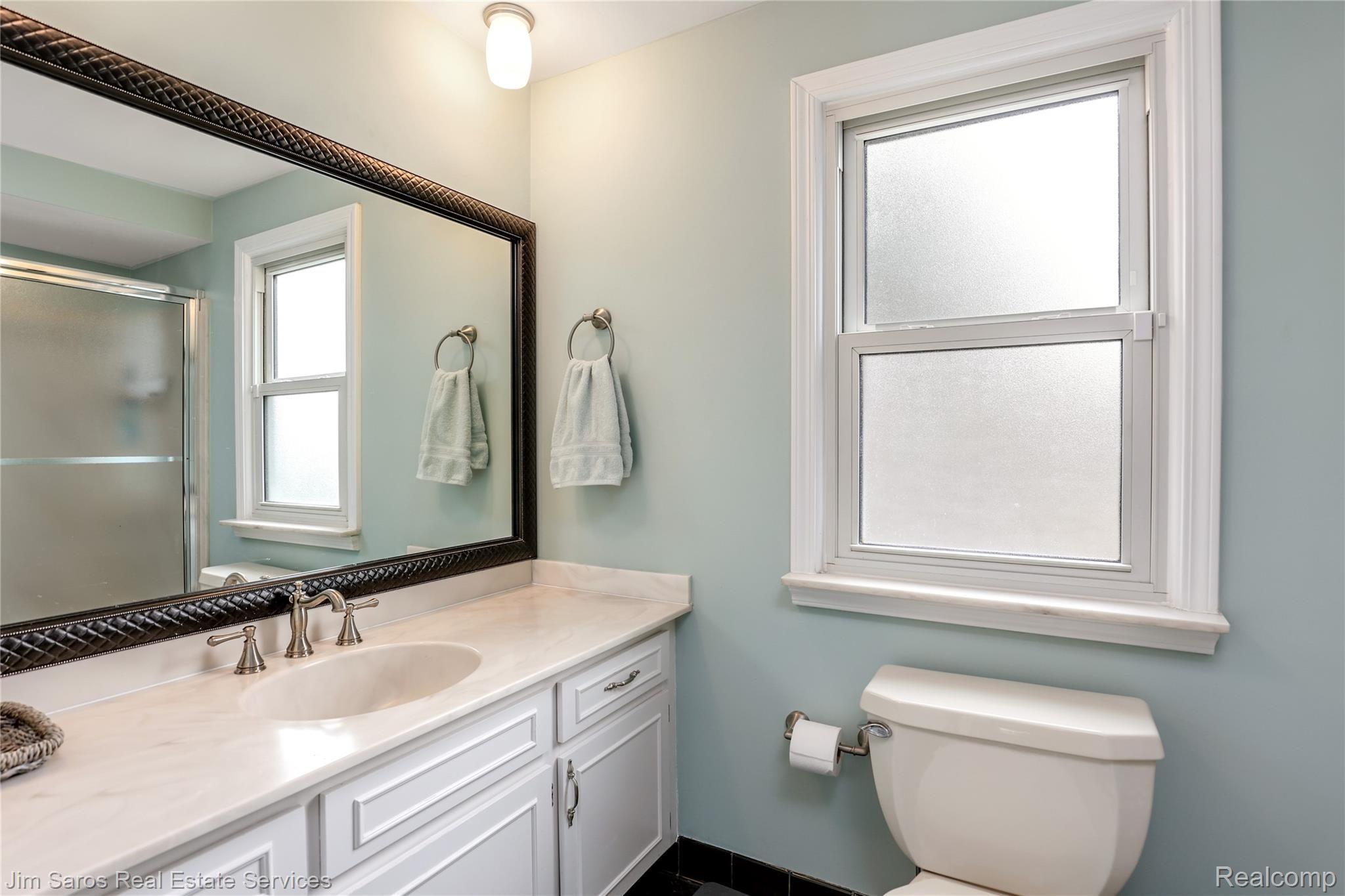 61 Colonial Road Grosse Pointe, MI 48236 - Photo 36 of 47 36-61 Colonial Rd Grosse Pointe Shores0039.jpg