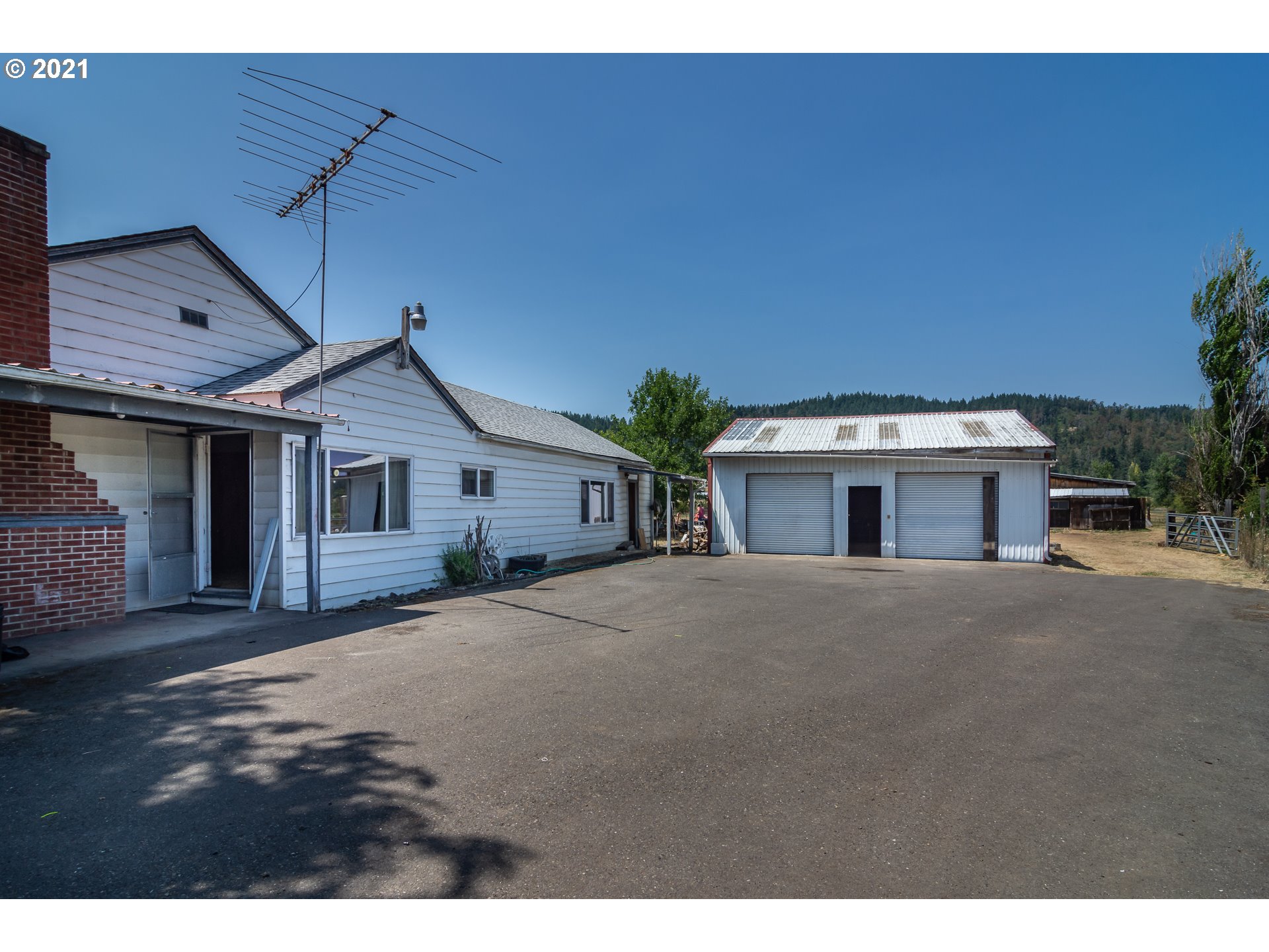 4200 Nonpareil Road Sutherlin, OR 97479 - Photo 1 of 32 a front view of a house with a yard and garage