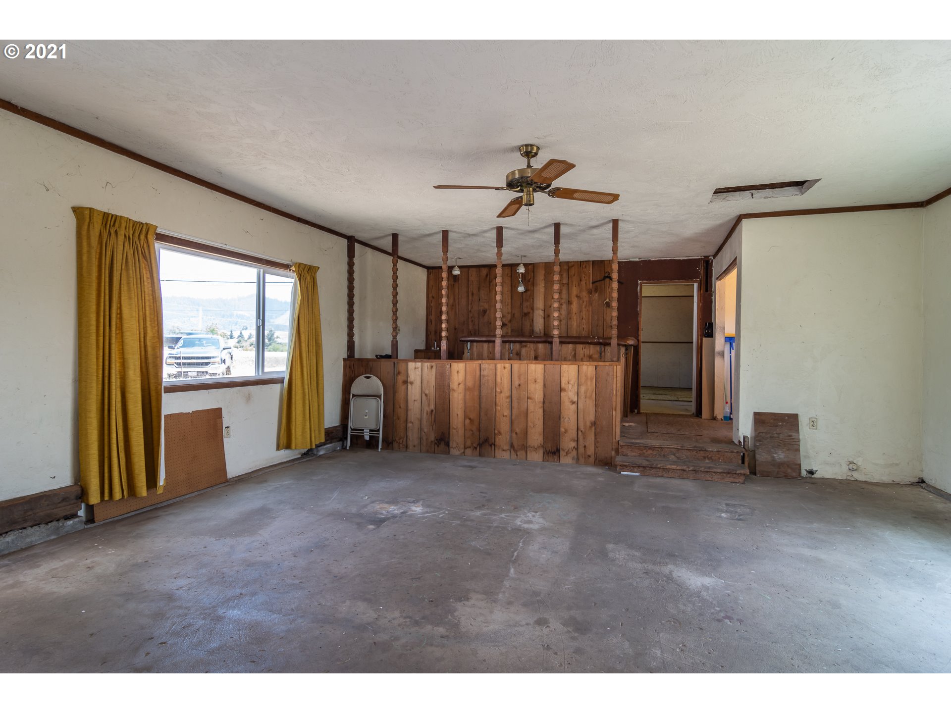 4200 Nonpareil Road Sutherlin, OR 97479 - Photo 14 of 32 a view of an empty room with a window