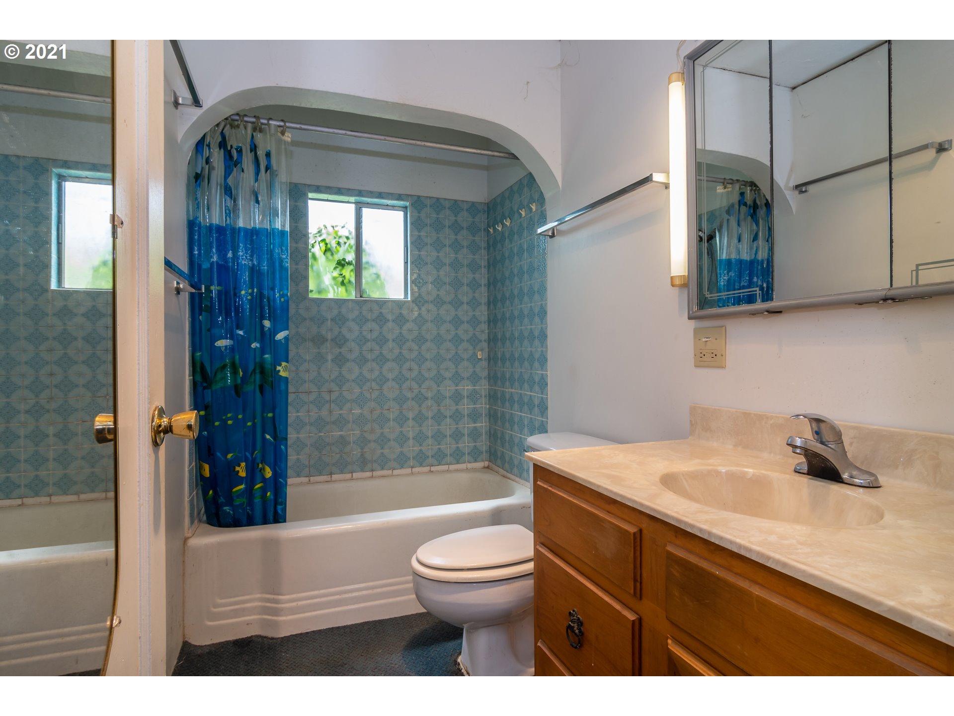 4200 Nonpareil Road Sutherlin, OR 97479 - Photo 19 of 32 a bathroom with a sink a toilet and shower