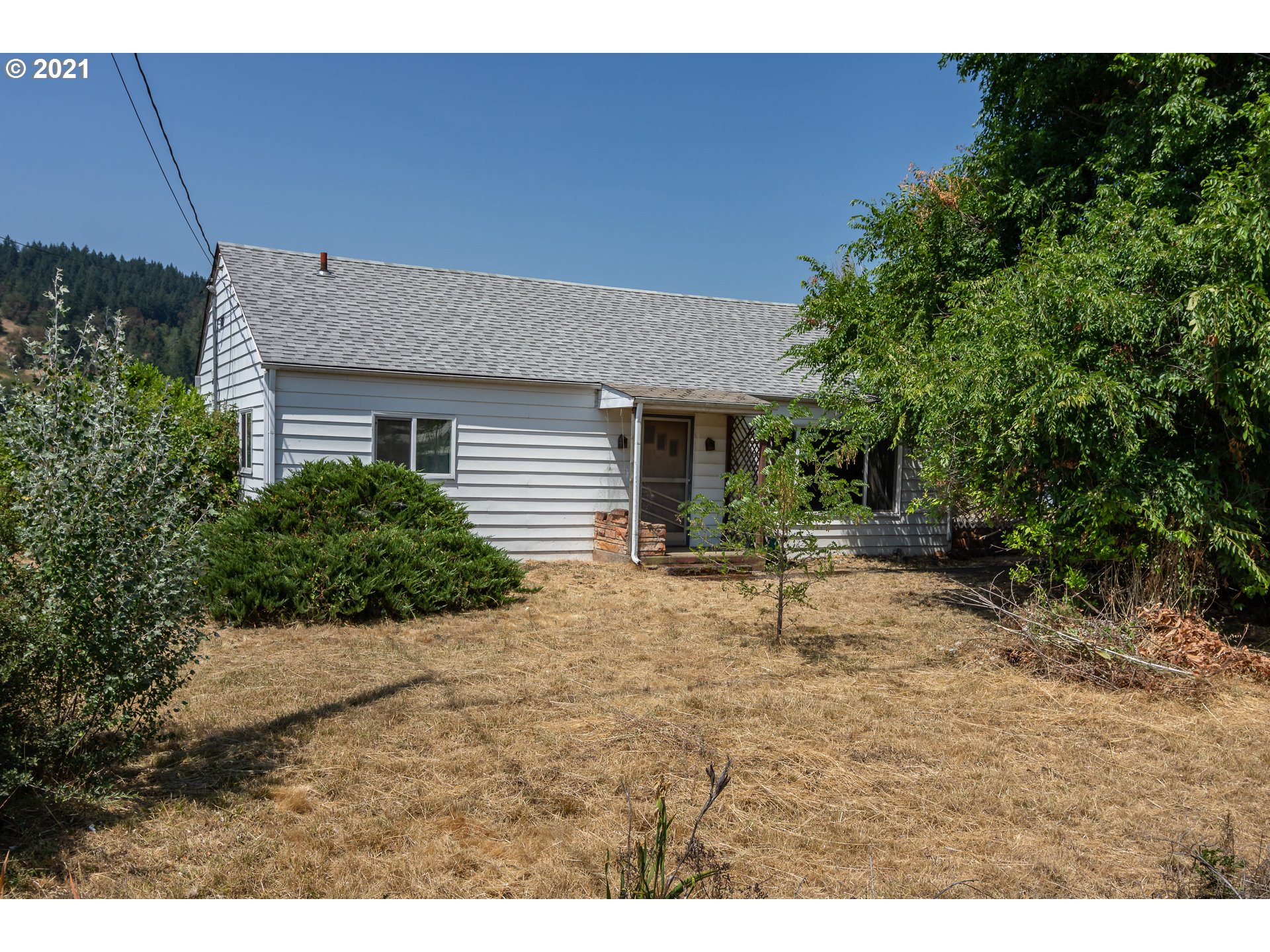 4200 Nonpareil Road Sutherlin, OR 97479 - Photo 2 of 32 a house view with a outdoor space
