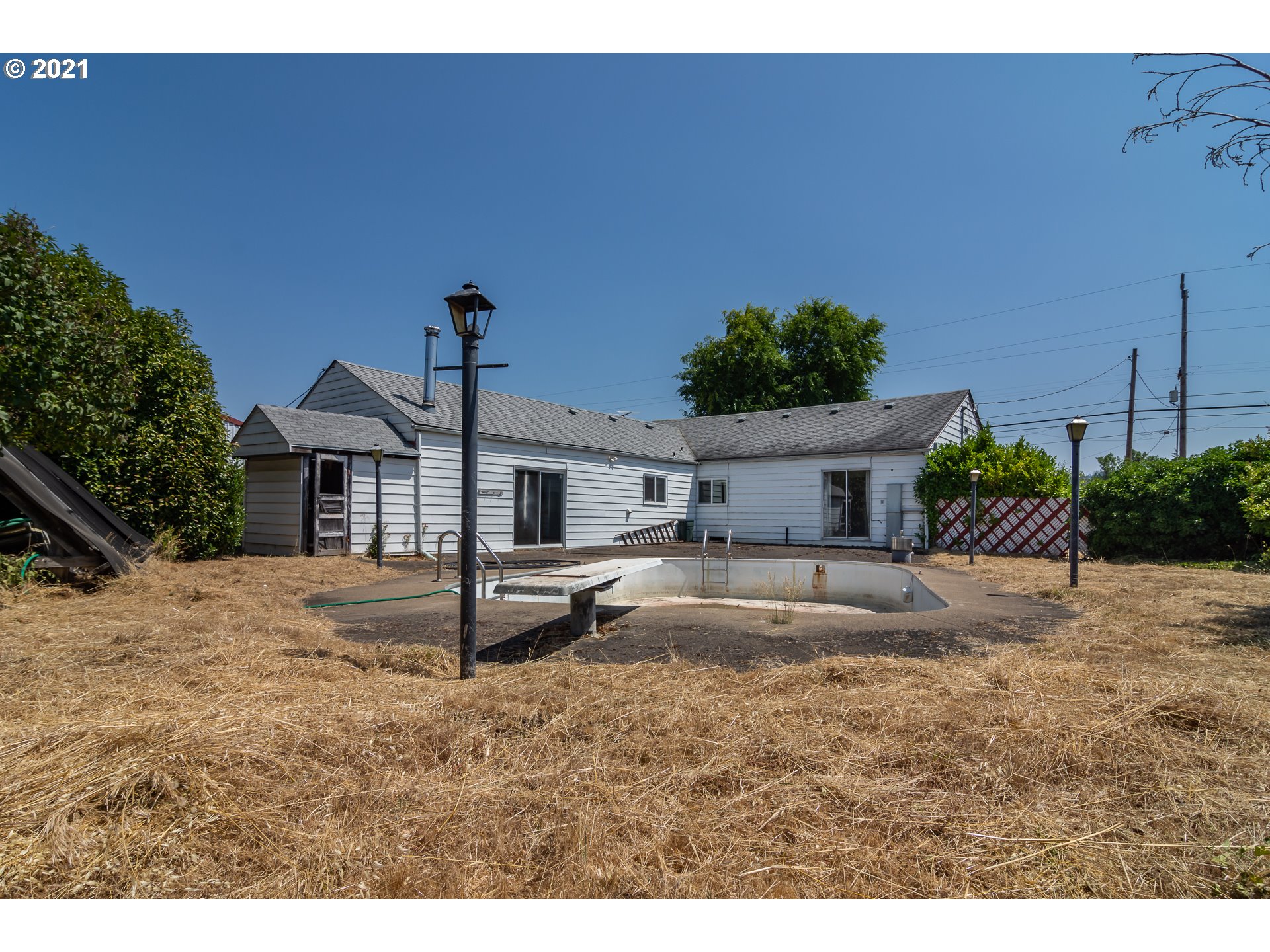 4200 Nonpareil Road Sutherlin, OR 97479 - Photo 24 of 32 a view of a house with a backyard and a tree