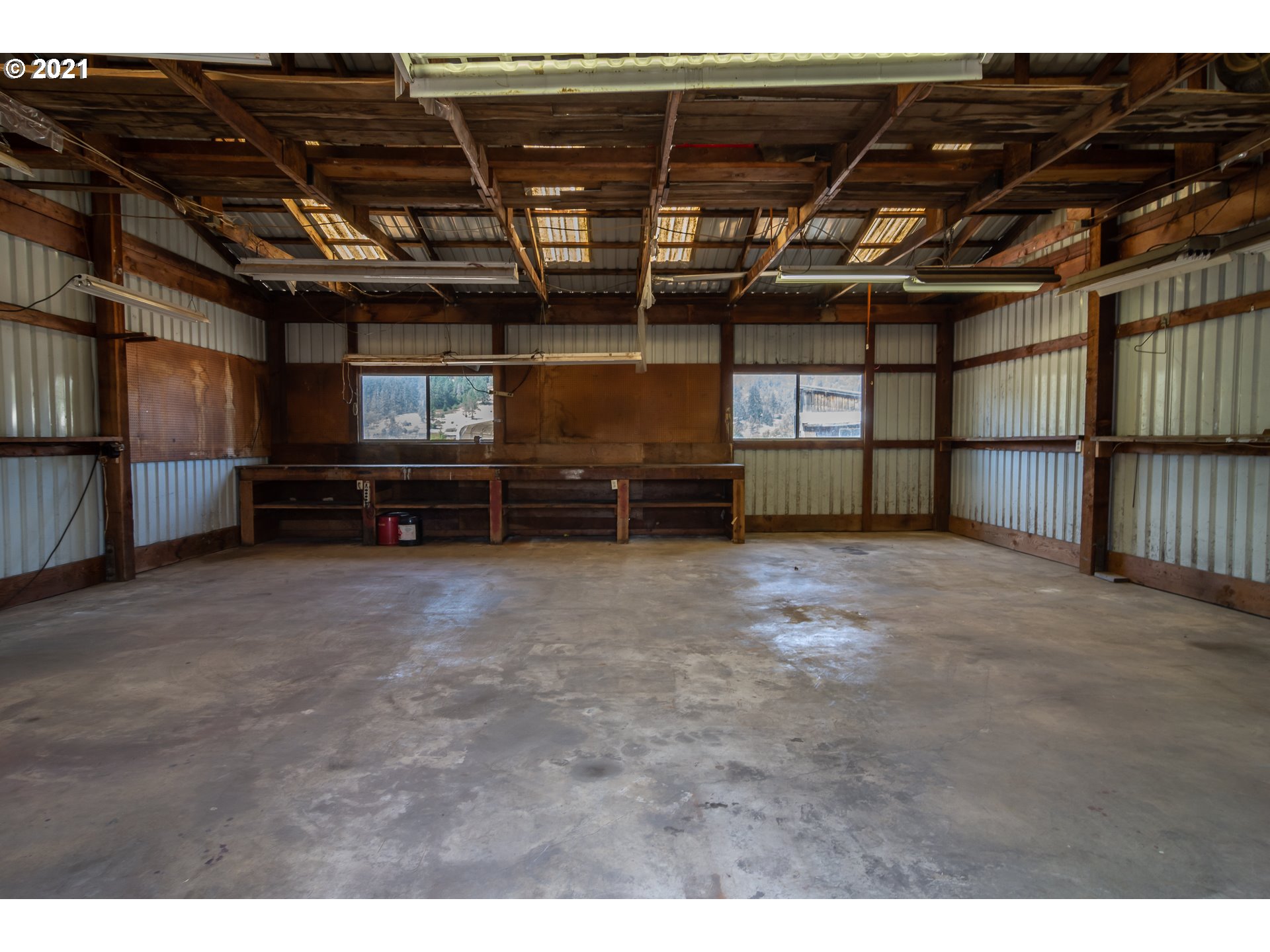 4200 Nonpareil Road Sutherlin, OR 97479 - Photo 25 of 32 a view of a car garage