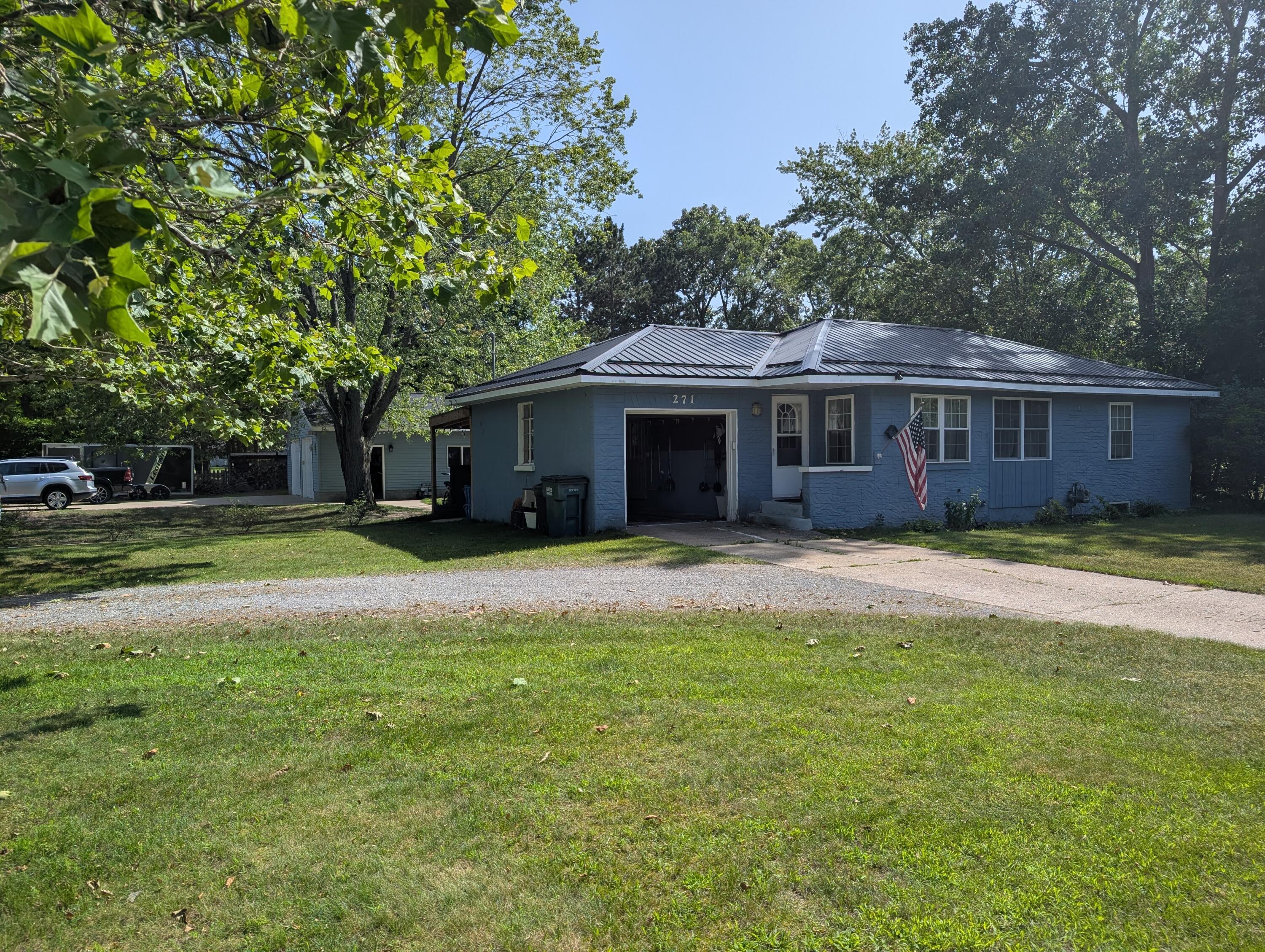 271 Randall Road Muskegon, MI 49441 - Photo 2 of 48 Randall - front w garage