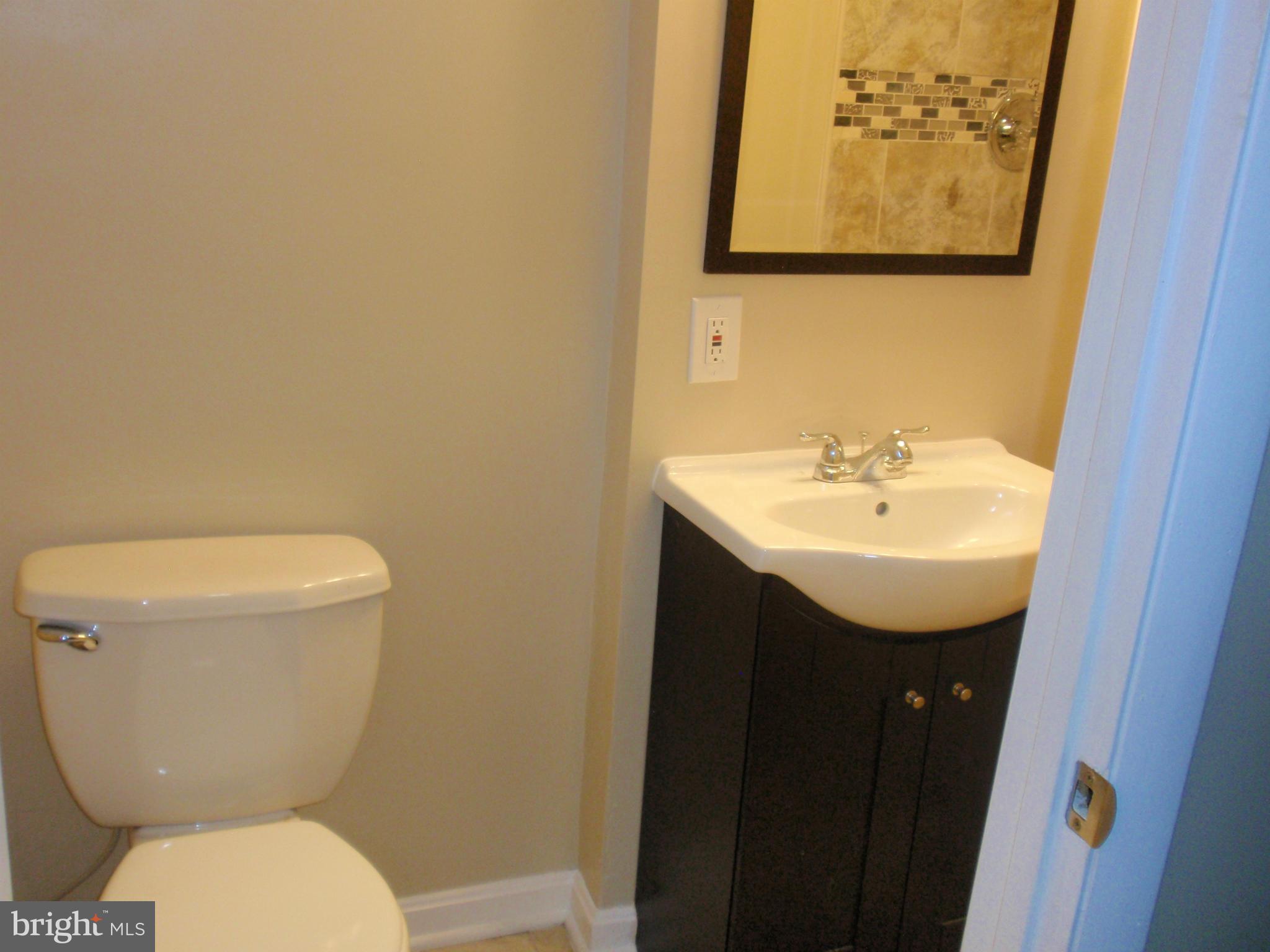 6119 Marlora Road Baltimore, MD 21239 - Photo 13 of 23 Bath