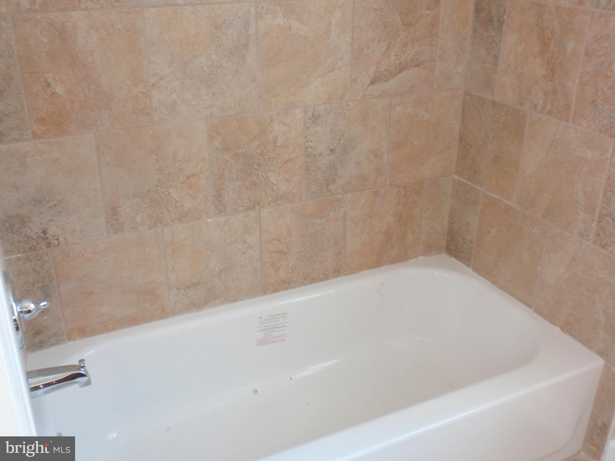 6119 Marlora Road Baltimore, MD 21239 - Photo 19 of 23 Bath (Master)