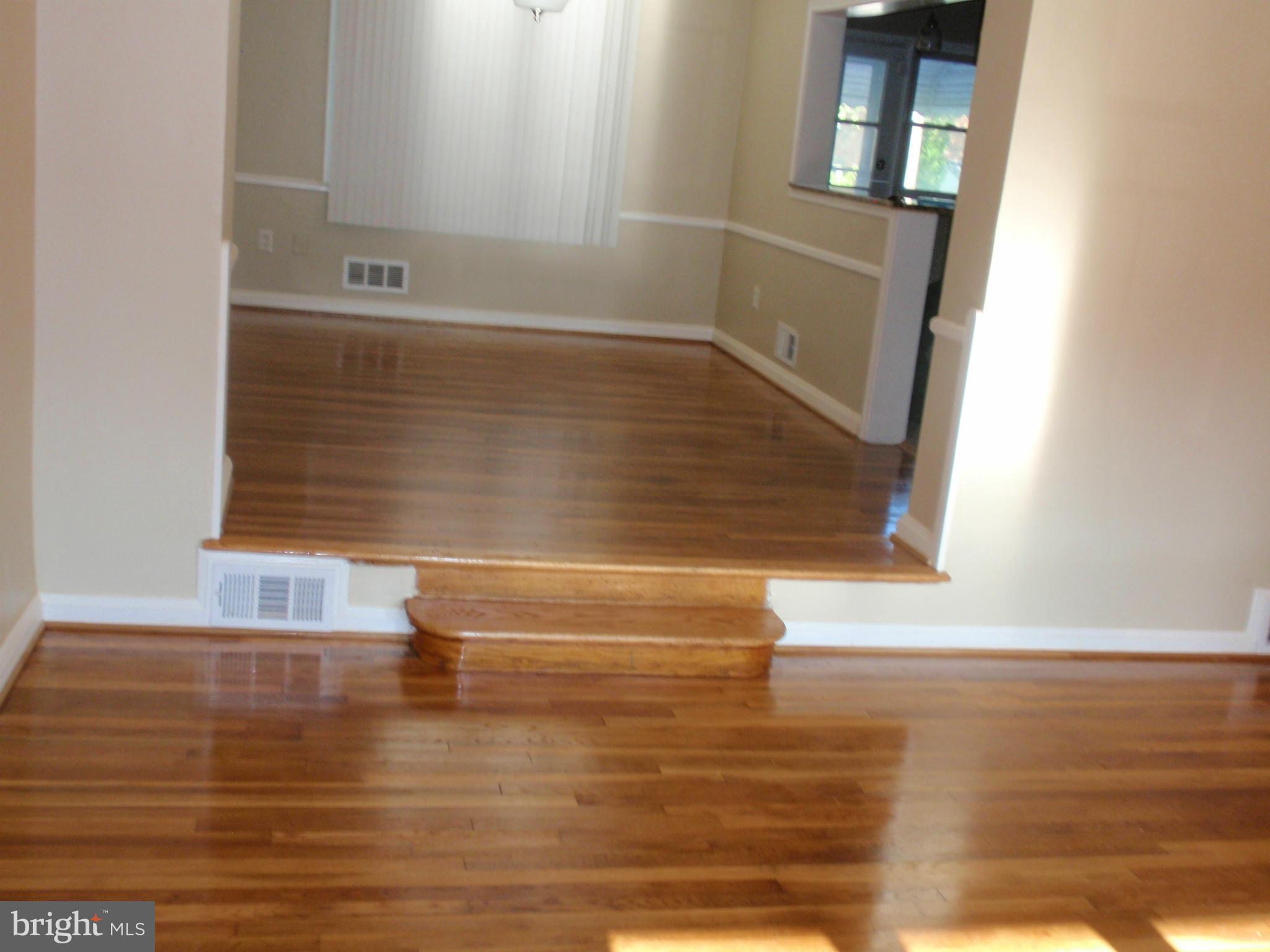 6119 Marlora Road Baltimore, MD 21239 - Photo 4 of 23 Living Room