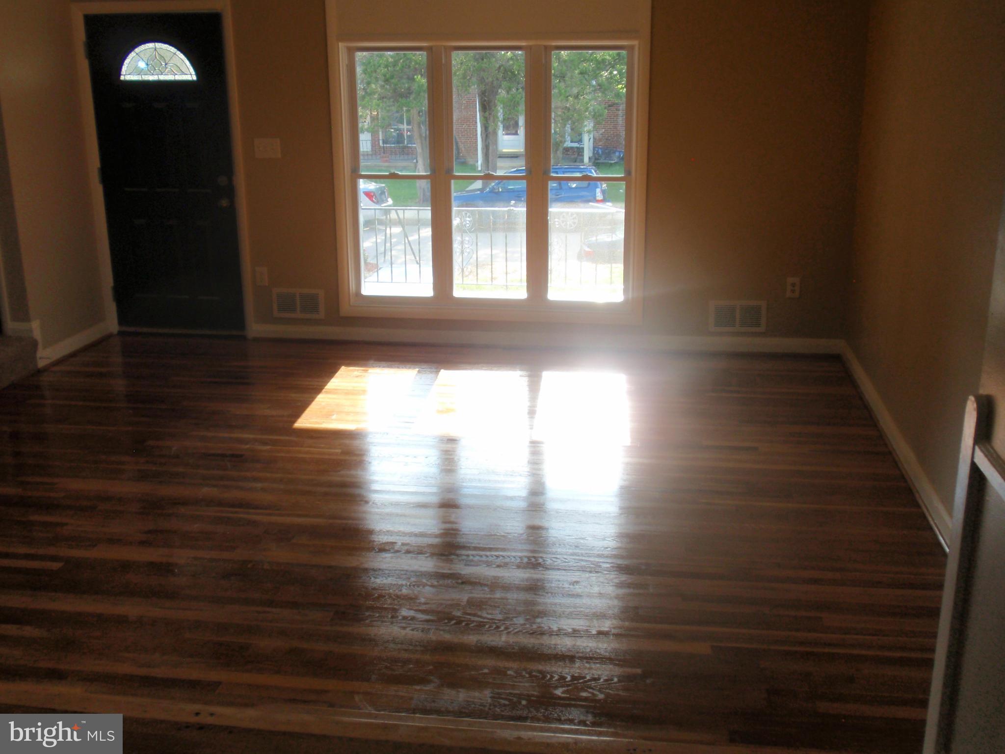 6119 Marlora Road Baltimore, MD 21239 - Photo 6 of 23 Living Room