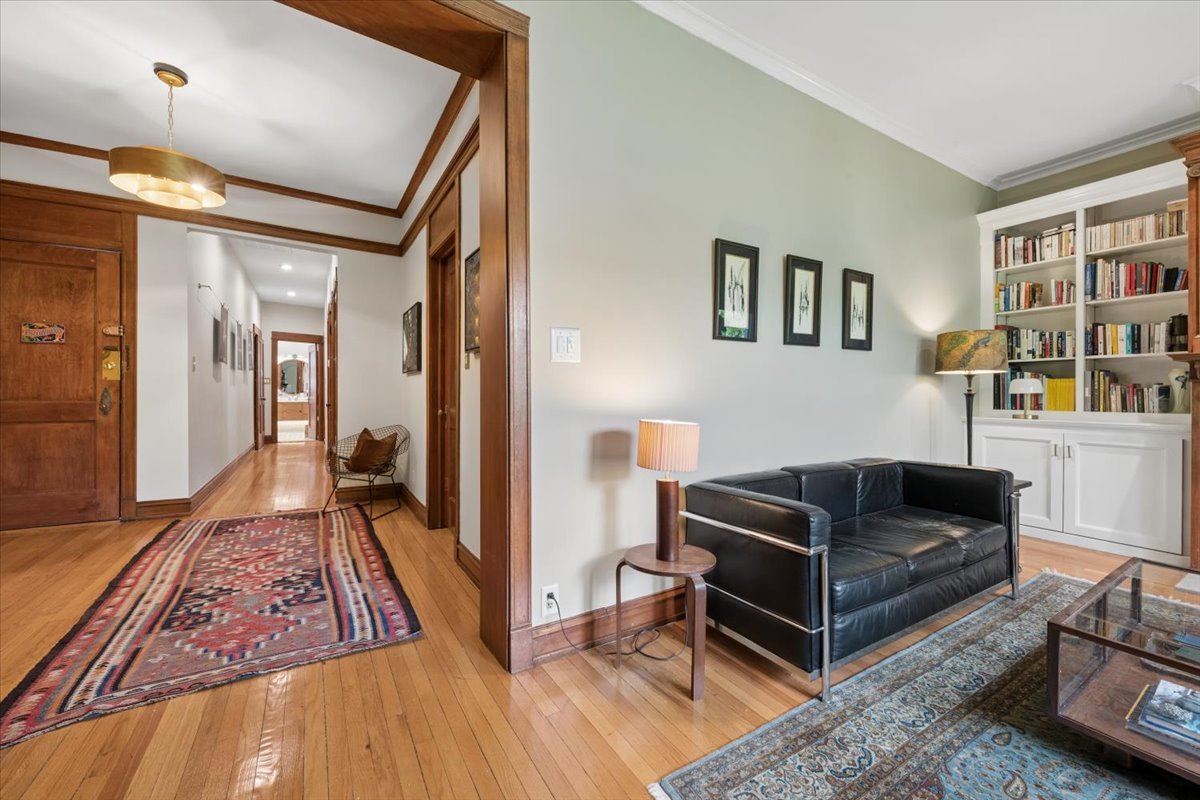 521 West Surf Street, Unit 3 Chicago, IL 60657 - Photo 5 of 20