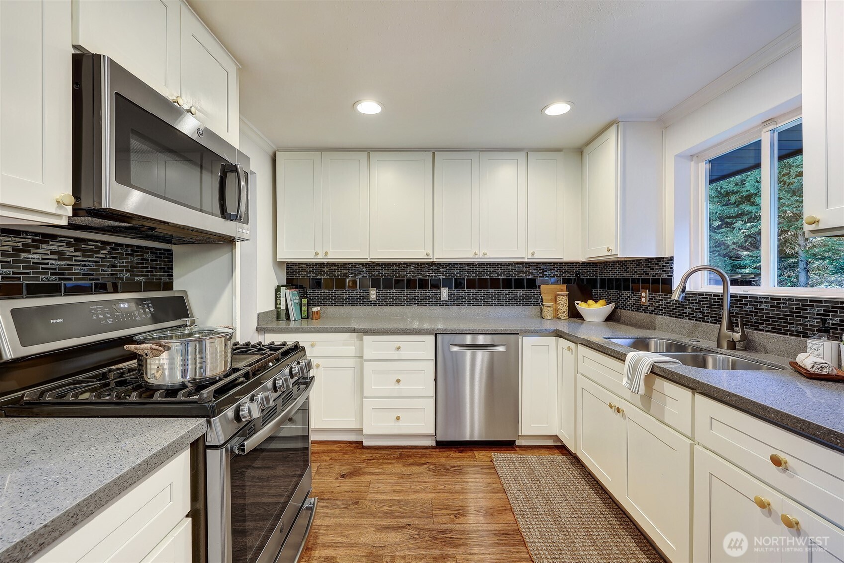 14007 156th Avenue Southeast Renton, WA 98059 - Photo 13 of 37 Gallery Image 13