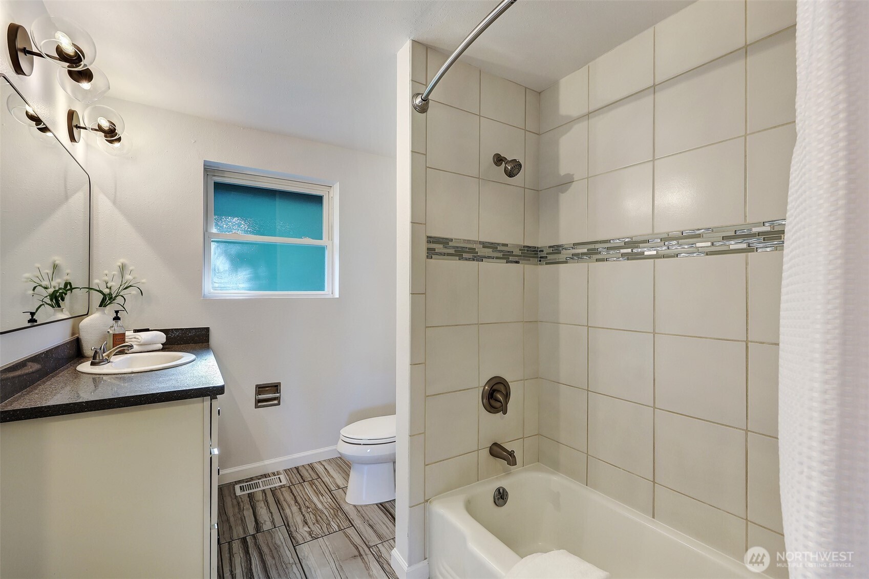 14007 156th Avenue Southeast Renton, WA 98059 - Photo 18 of 37 Gallery Image 18