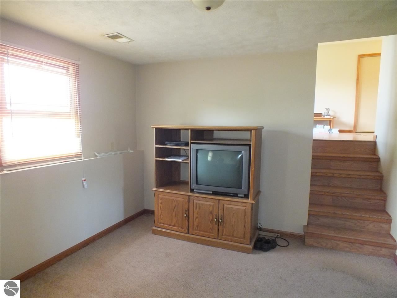 1401 Smith Road Traverse City, MI 49696 - Photo 13 of 24 1785511-12.JPG