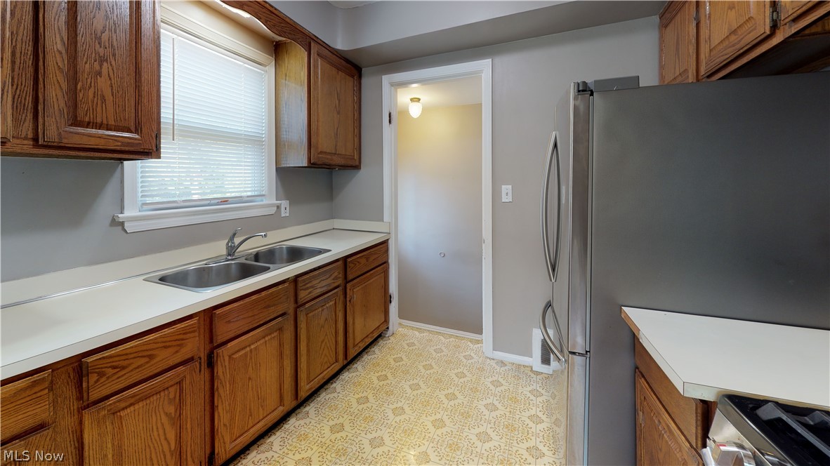 1619 Edgefield Road Lyndhurst, OH 44124 - Photo 5 of 21 Kitchen with Newer Stainless Steele Appliances