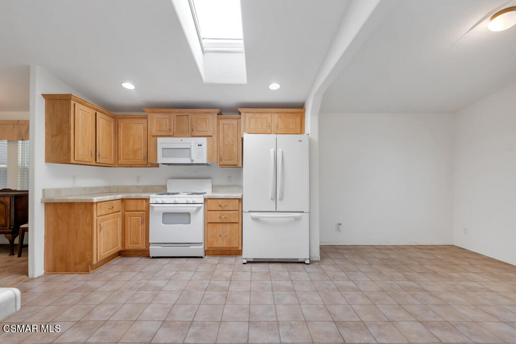 1550 Rory Lane, Unit 181 Simi Valley, CA 93063 - Photo 7 of 33 1550 Rory Ln #181- HsHProd-22