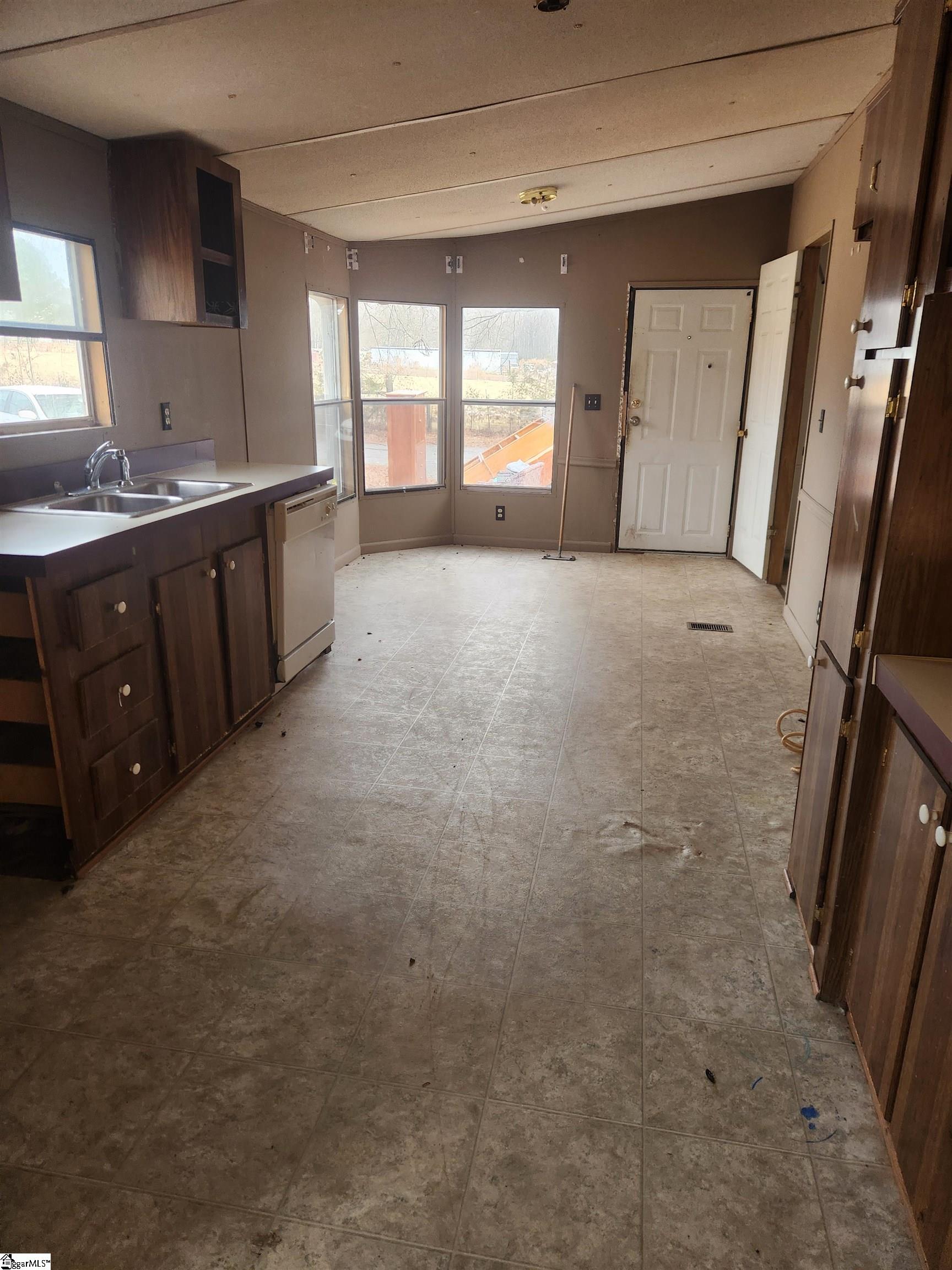 263 Babb Road Campobello, SC 29322 - Photo 4 of 31