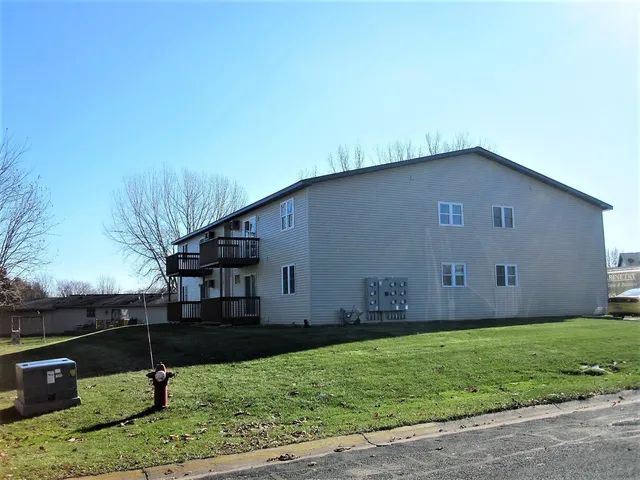 $1,150 | 308 Willow Street, Unit 6, Somerset, WI 54025