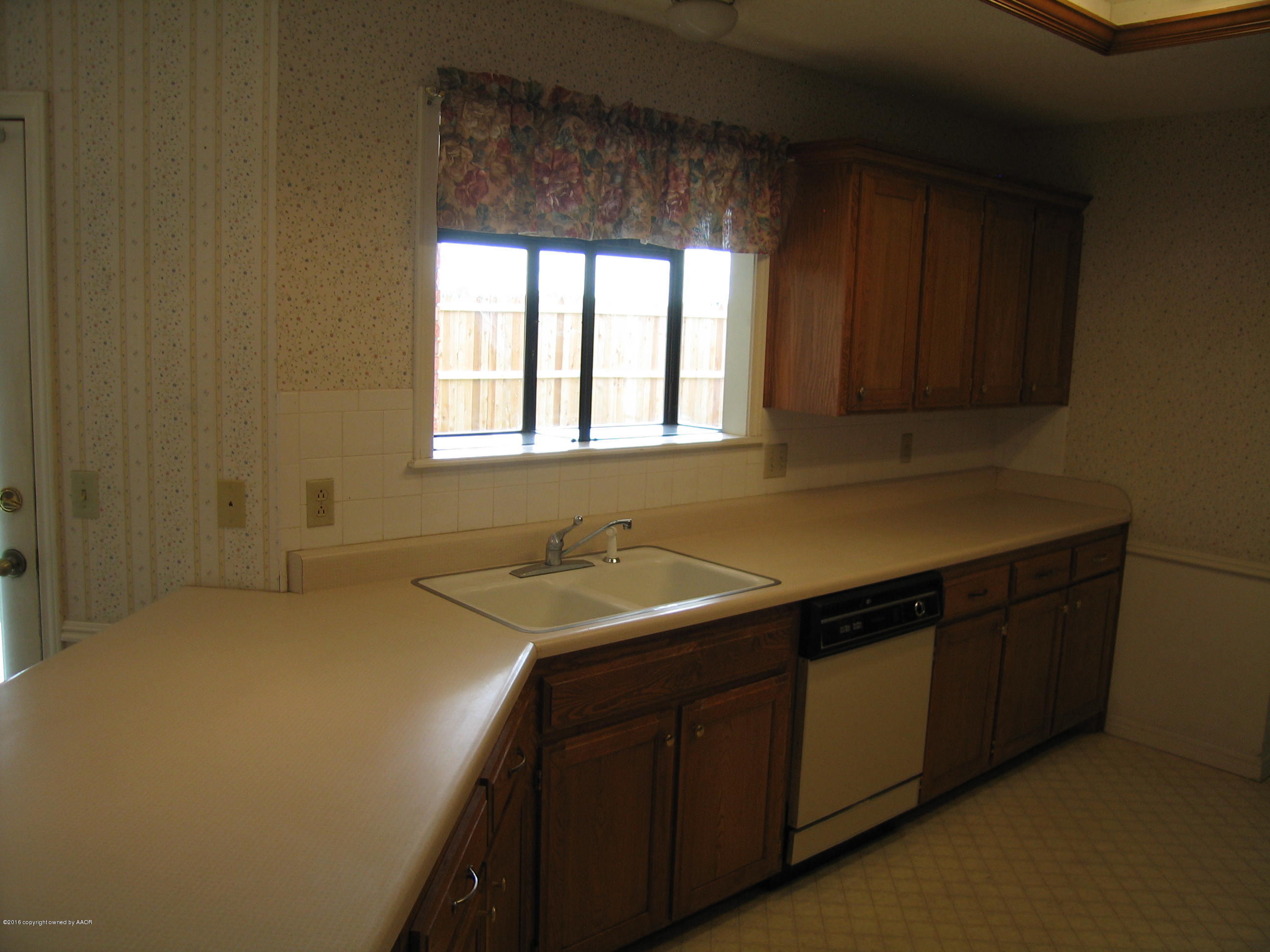4201 Rincon Avenue Amarillo, TX 79110 - Photo 8 of 21 2016-09-08 10.08.59