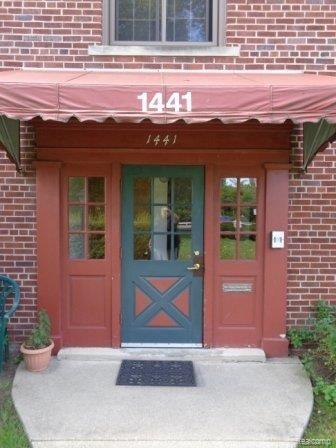 4-Building Entrance.JPG