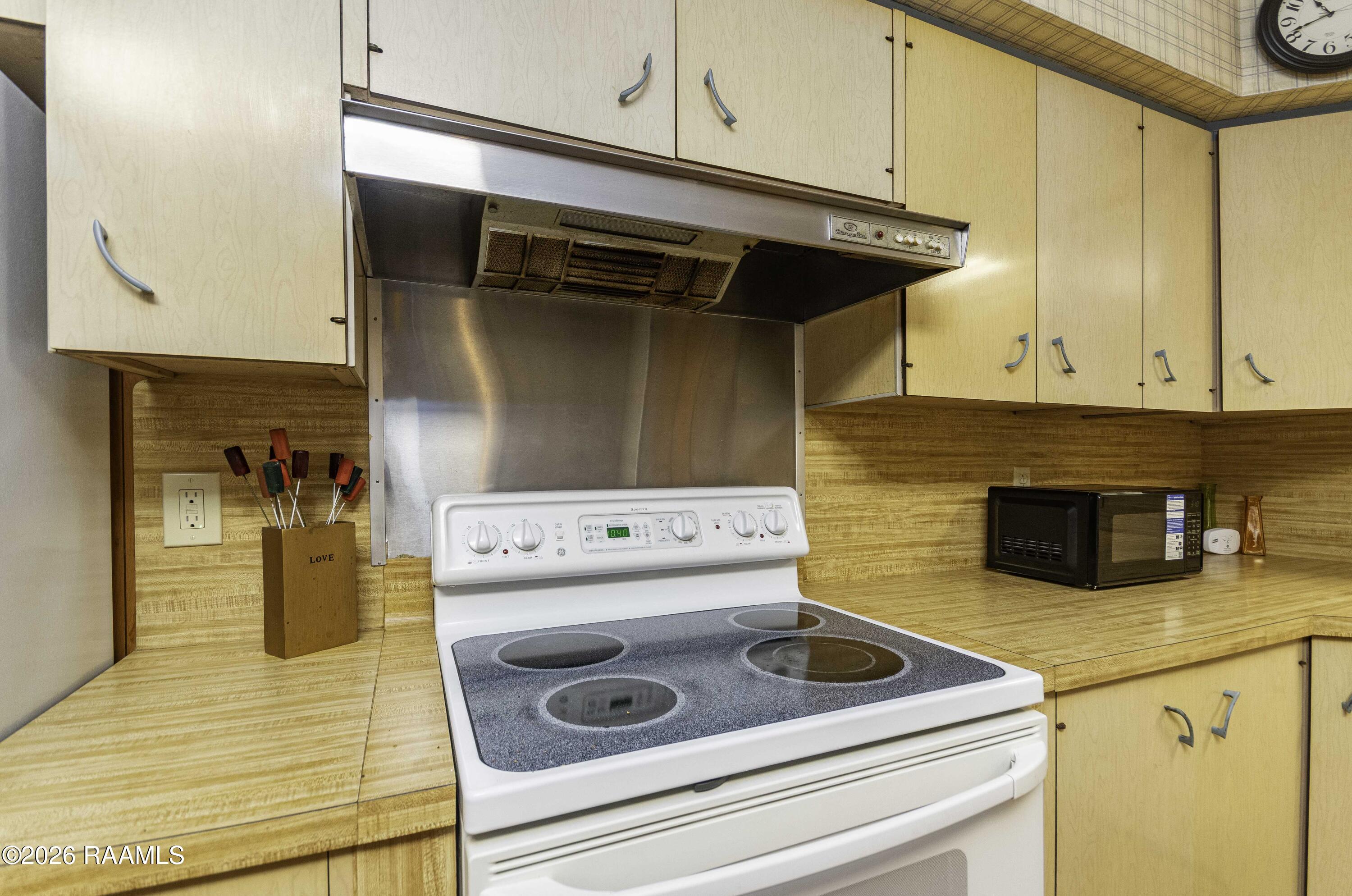 620 West Main Street Broussard, LA 70518 - Photo 4 of 22 Kitchen 5