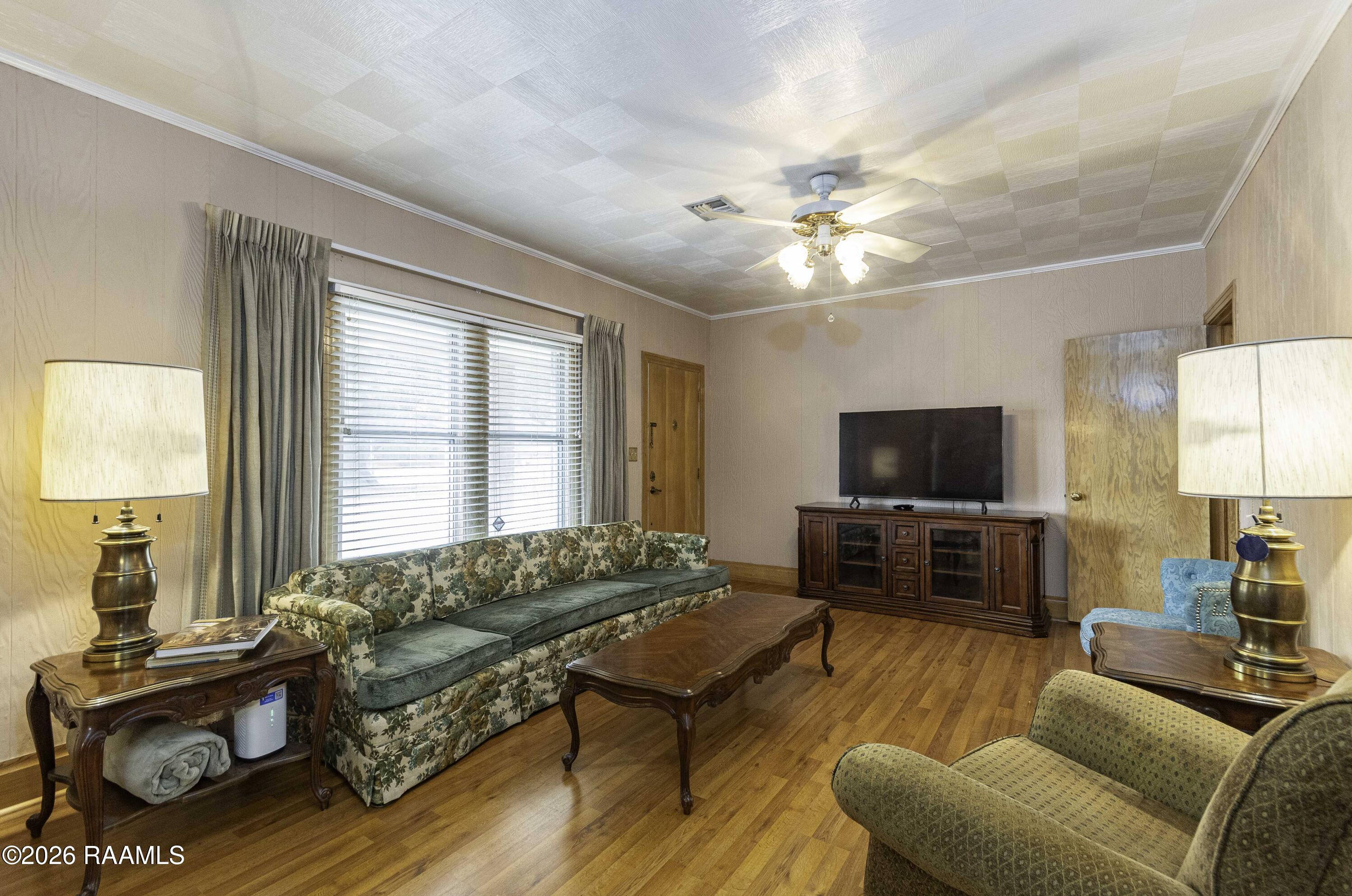620 West Main Street Broussard, LA 70518 - Photo 7 of 22 Living Room 1