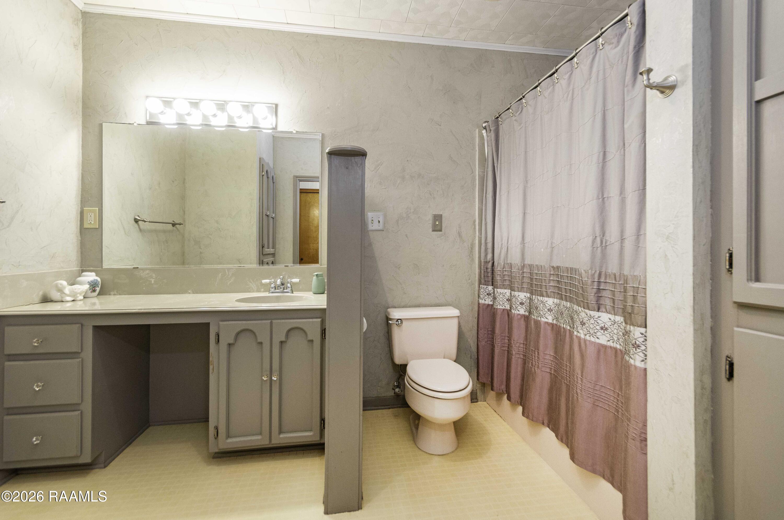 620 West Main Street Broussard, LA 70518 - Photo 10 of 22 Master Bath 1