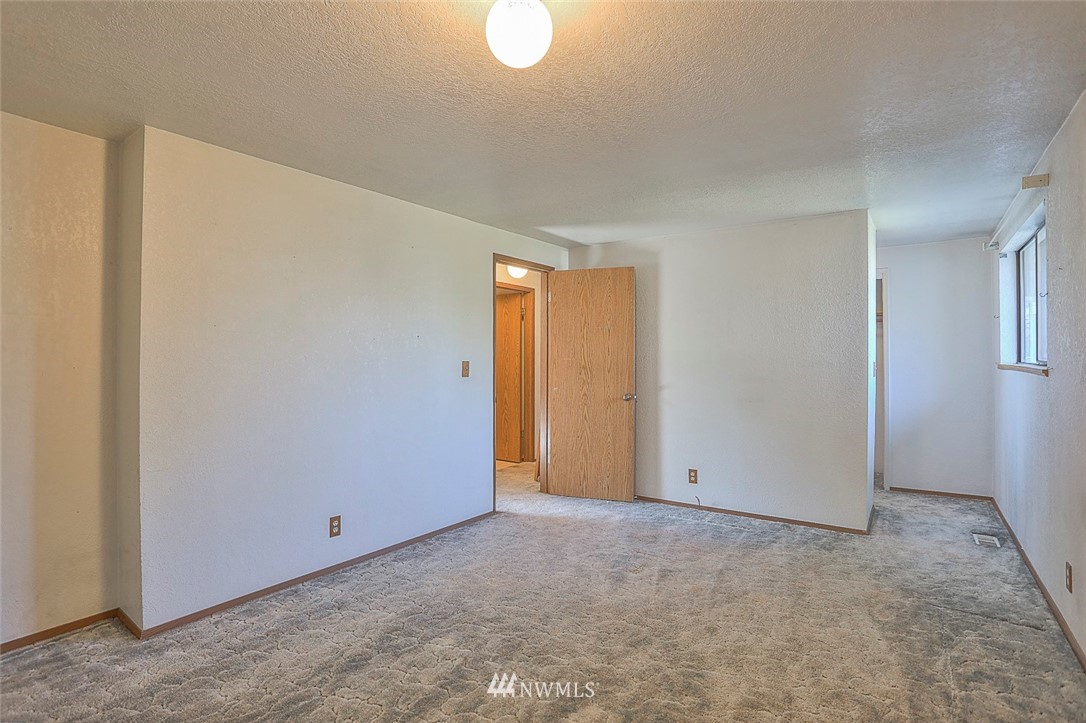 3601 Northeast 10th Street Renton, WA 98056 - Photo 13 of 25 a view of an empty room