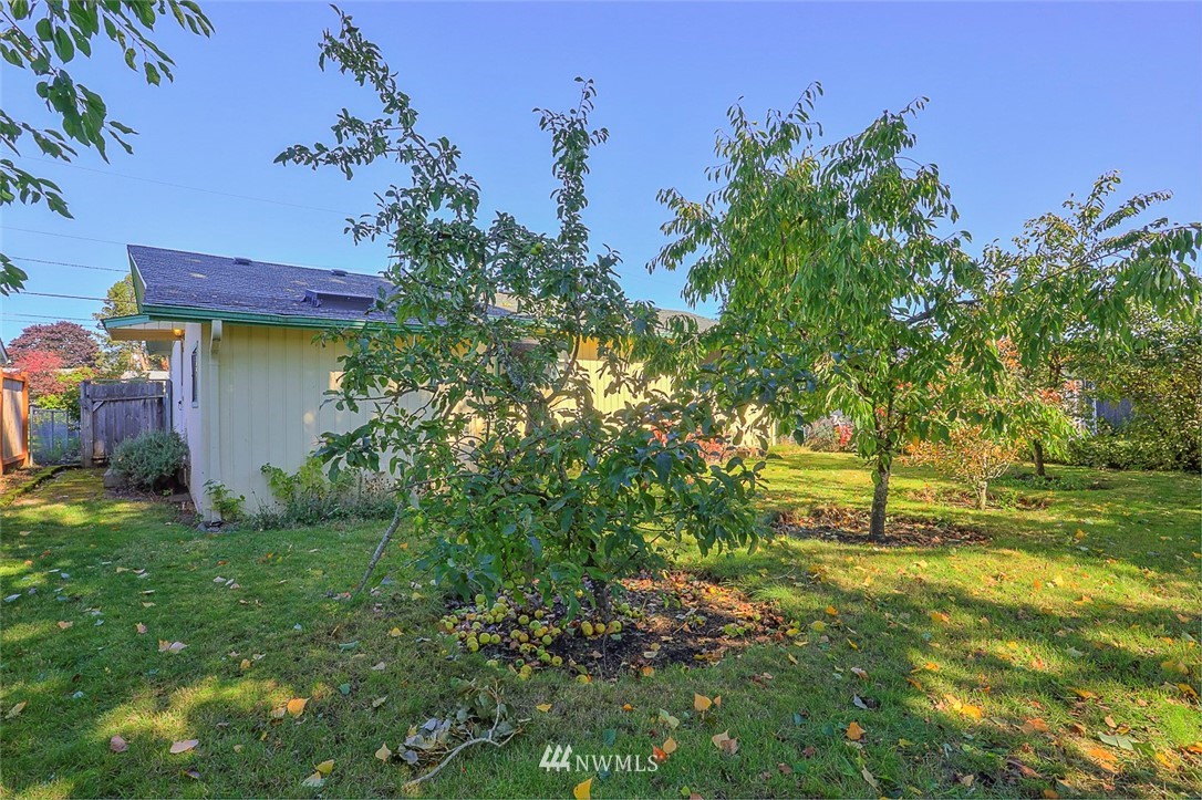 3601 Northeast 10th Street Renton, WA 98056 - Photo 20 of 25 a view of a backyard