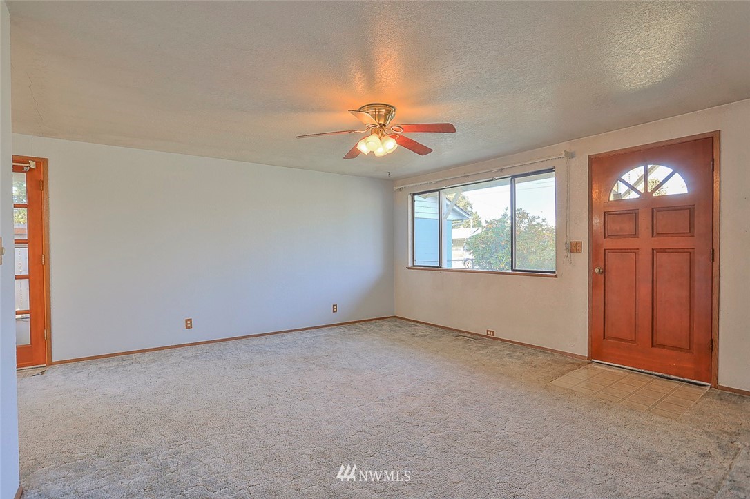 3601 Northeast 10th Street Renton, WA 98056 - Photo 3 of 25 an empty room with chandelier fan and windows