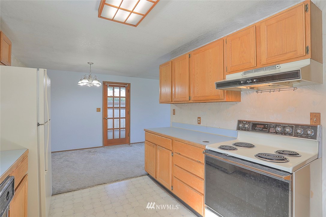 3601 Northeast 10th Street Renton, WA 98056 - Photo 10 of 25 a kitchen with a stove and a refrigerator