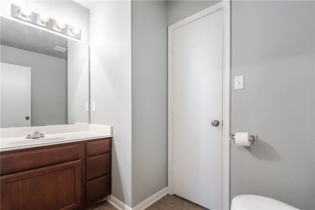 a view of a house with yard