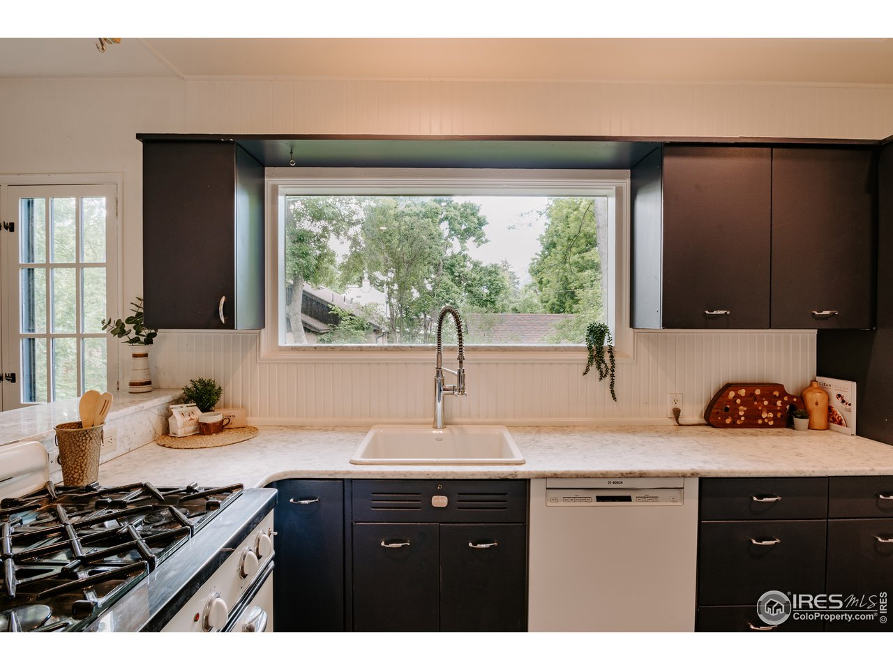 1188 Forest Avenue Boulder, CO 80304 - Photo 9 of 38 Kitchen, with Flatiron views from the prep area