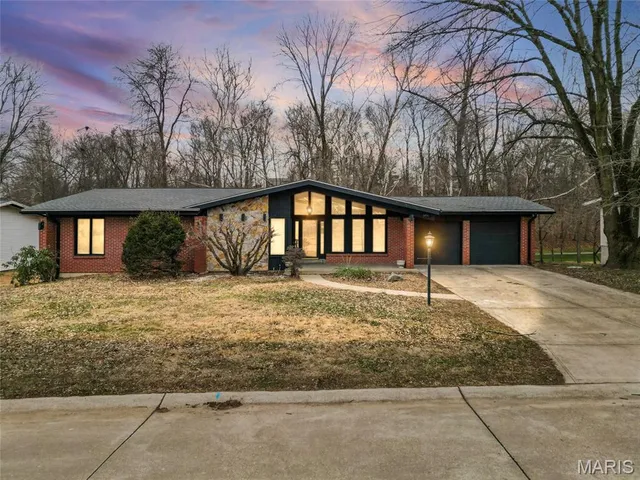 $499,900 | 100 La Gorce Drive, Chesterfield, MO 63017